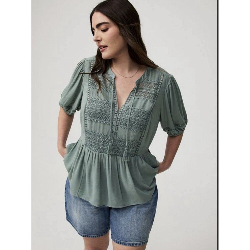 Torrid Women's Size 1 Crinkle Gauze Embroidered Top Blouse Sage Moss Green